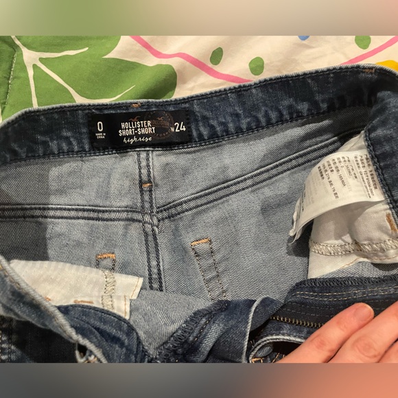 Hollister High Rise Short Shorts - Picture 3 of 4